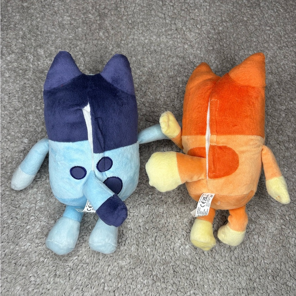 Lot of Two, Bluey and Bingo Talking Plush Toys - Picture 2 of 9